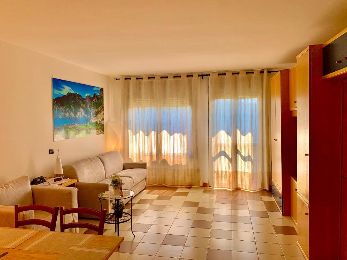 Sky&Pool Dom Apartment Riva del Garda Luaran gambar