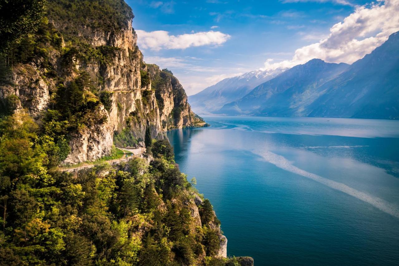 Sky&Pool Dom Apartment Riva del Garda Luaran gambar