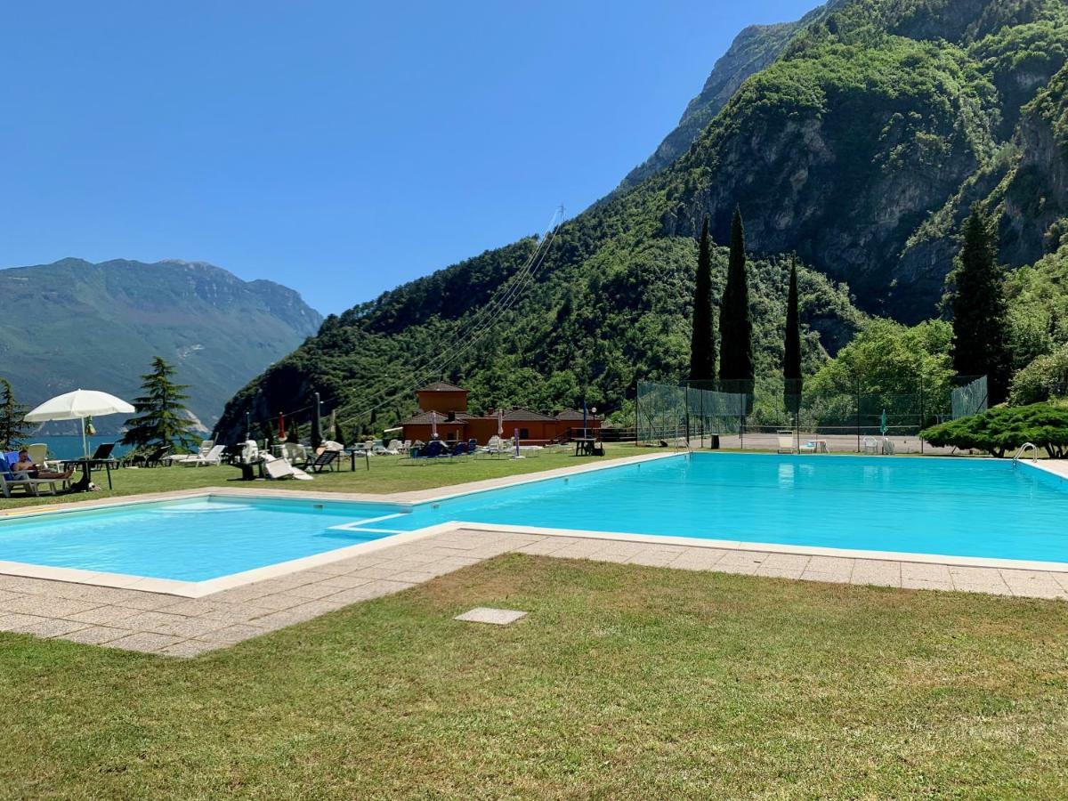 Sky&Pool Dom Apartment Riva del Garda Luaran gambar