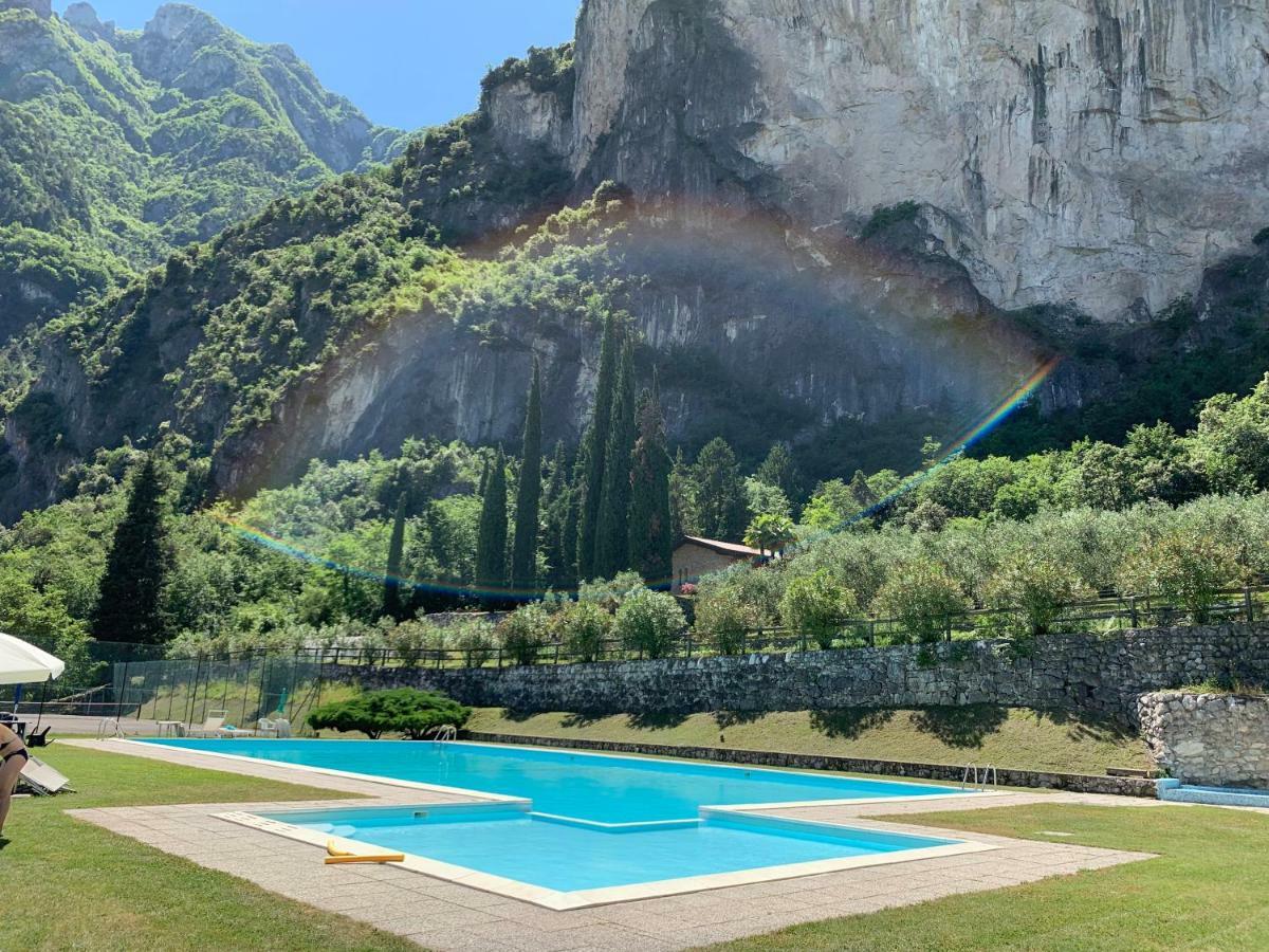 Sky&Pool Dom Apartment Riva del Garda Luaran gambar