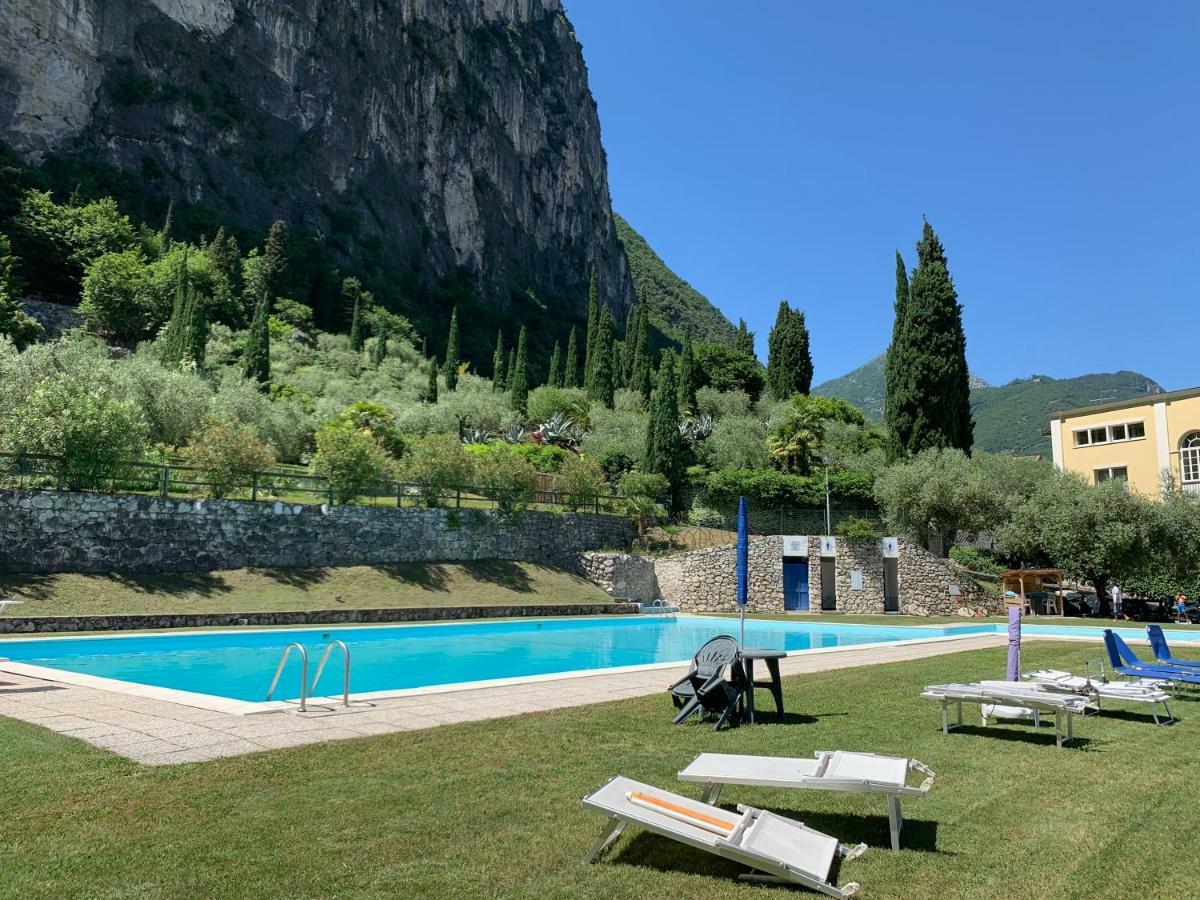 Sky&Pool Dom Apartment Riva del Garda Luaran gambar