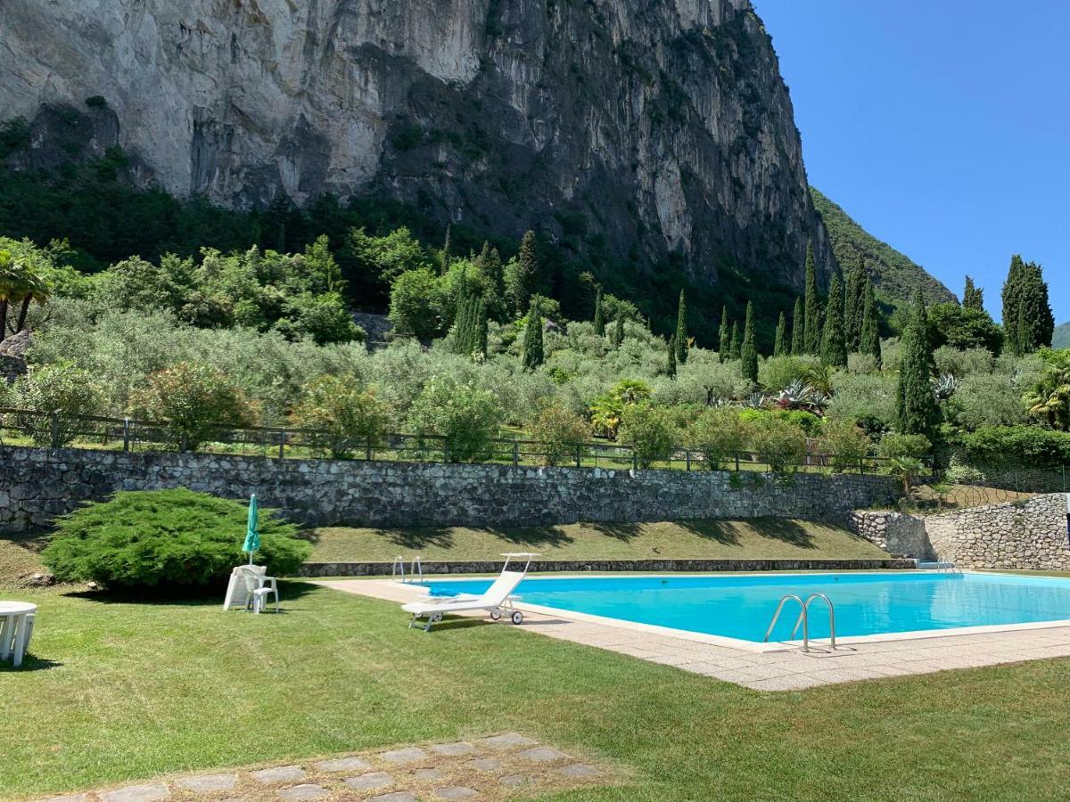 Sky&Pool Dom Apartment Riva del Garda Luaran gambar